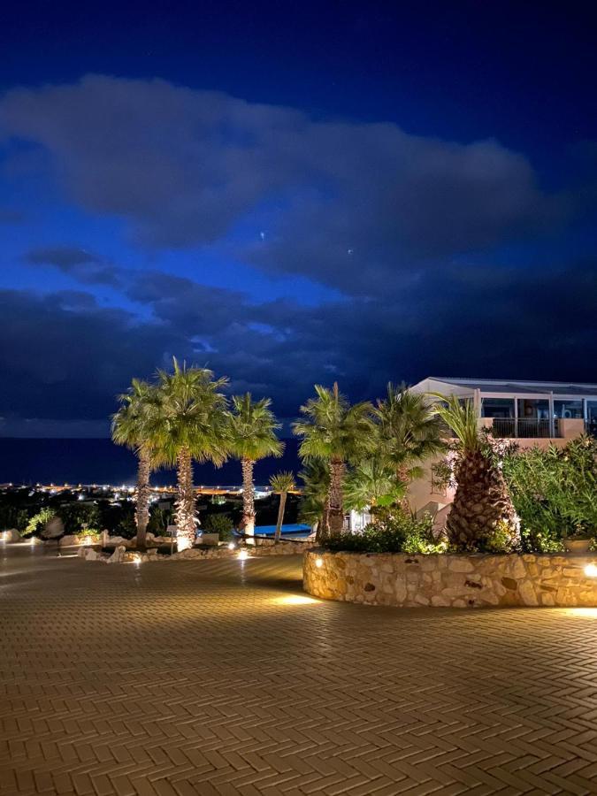 Hotel La Blanca & 4*