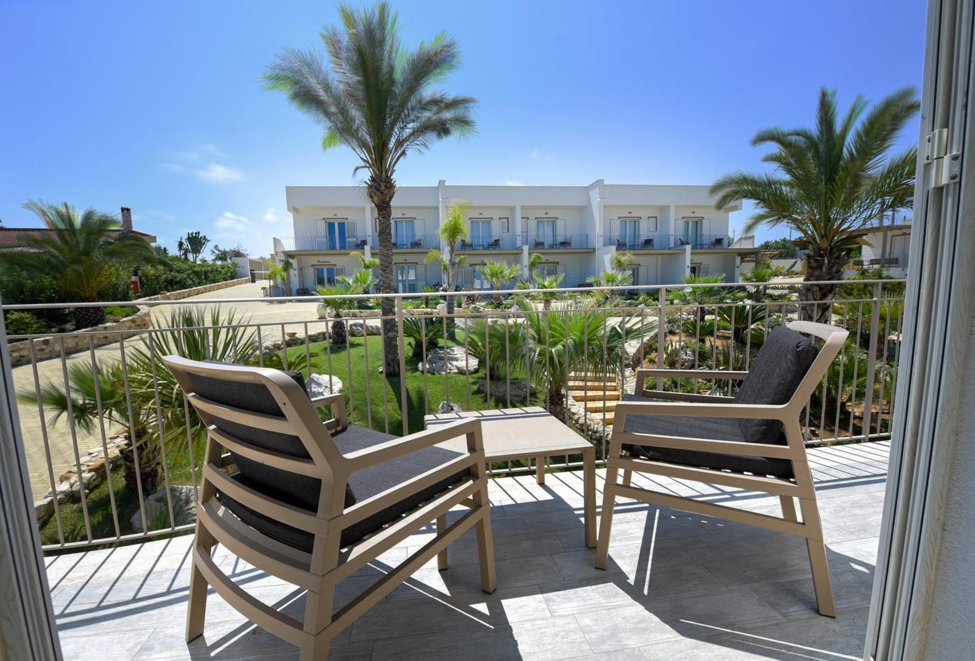 Hotel La Blanca & 4*