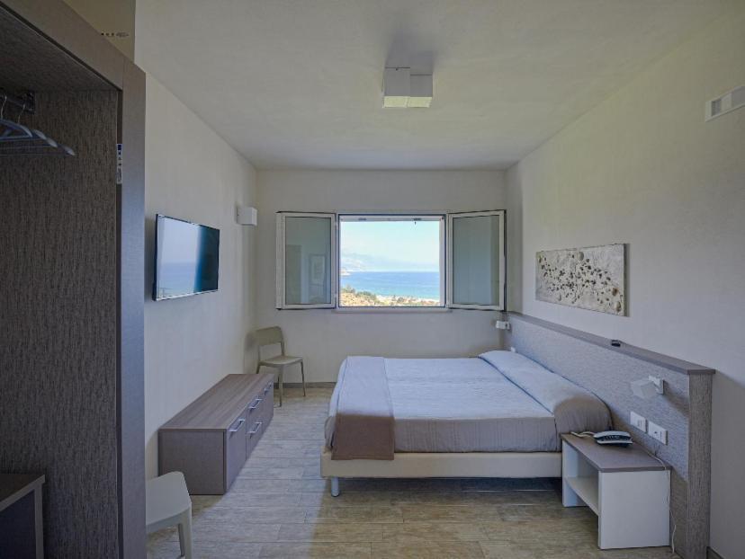 Hotel La Blanca &